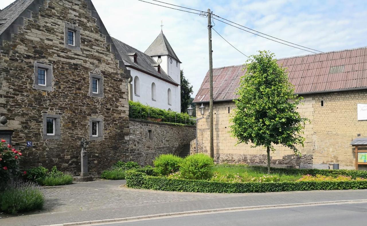 Ferienwohnung Maria Laach Glees Exterior foto